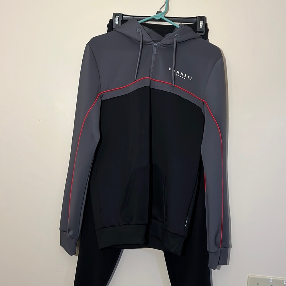 Sonneti London - hoodie and pant set - Men’s small - like new